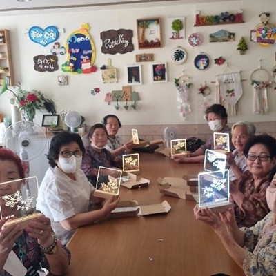 재가노인지원서비스 체험활동(공예체험)프로그램 지원(2023.  8. 23.) 이미지